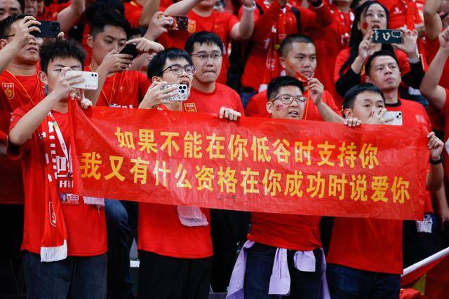 泰山队面临调整，外援与教练换帅成为关键
